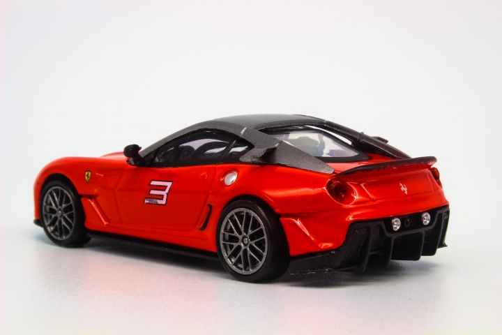 7-11 集點活動的法拉利小車分享 只有兩台 599XX跟 F12
