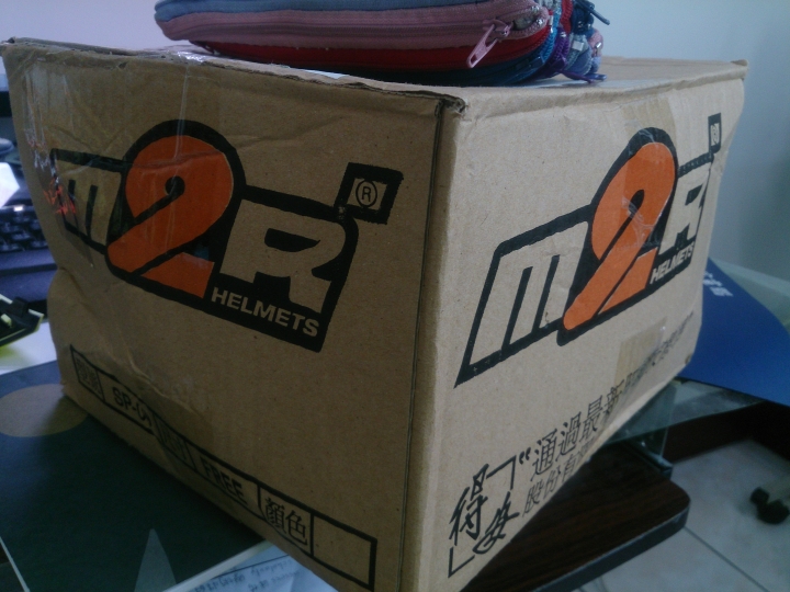 [新色開箱] M2R F-5 素色螢光黃  (附上通風口零件更換照、實戴照)