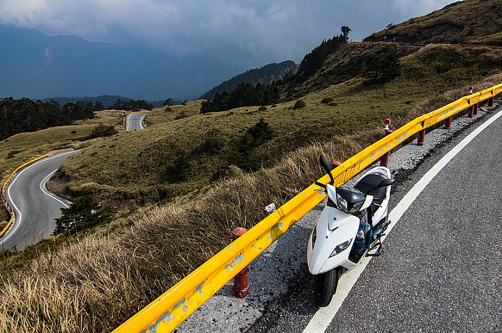 騎機車睡帳篷爬合歡山賞銀河