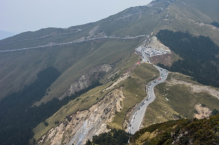 騎機車睡帳篷爬合歡山賞銀河