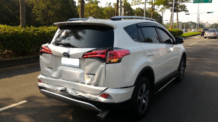 新RAV4街頭實撞測試及維修經驗