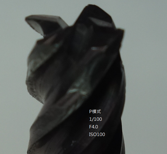 請問SONY RX100拍攝到小產品的小細節都超模糊的... 是什麼原因呢?