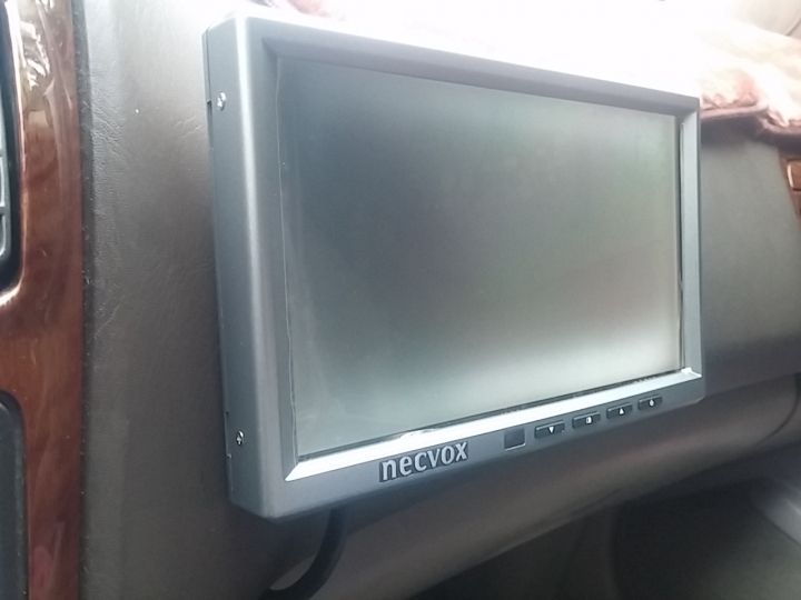車用螢幕NECVOX FD-7569品質不好~~~
