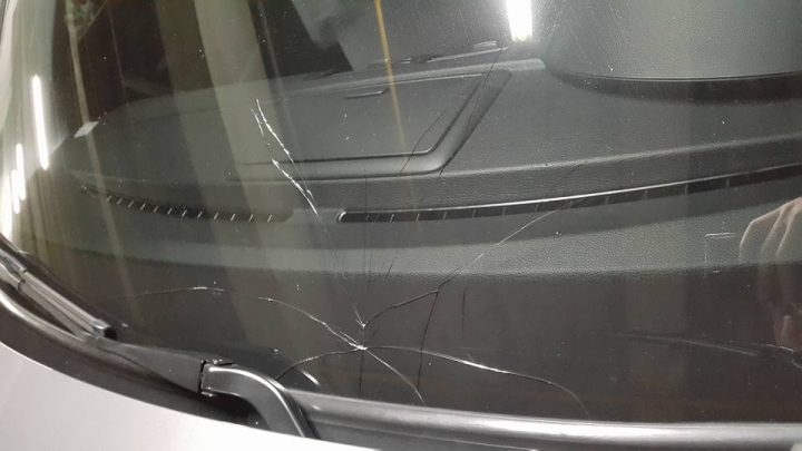 BMW 1系列前檔更換詢問