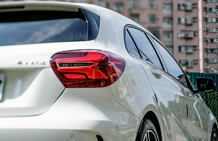 [開箱]奔馳手排魂 A250 Sport 6MT
