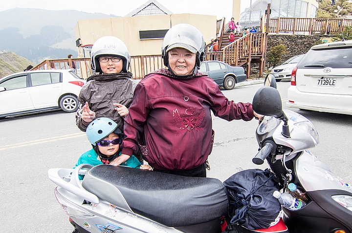 騎機車睡帳篷爬合歡山賞銀河