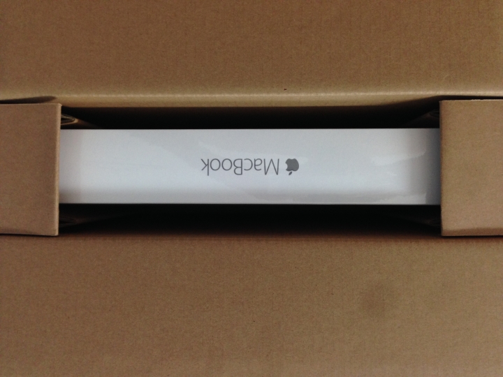 Macbook 2016 開箱＋從下訂到打英雄聯盟