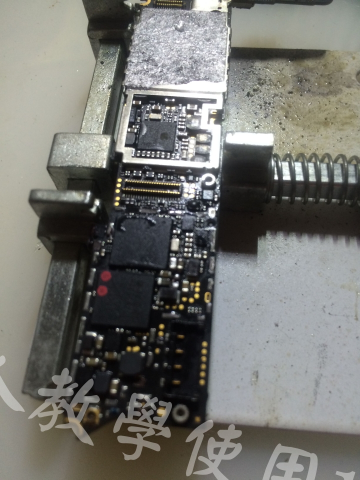 I Phone 4 短路不開機《維修分享》