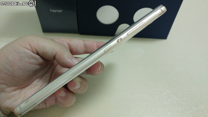 [開箱]榮耀 HONOR V8 高配版 4GB/64GB 香檳金色 簡單開箱~