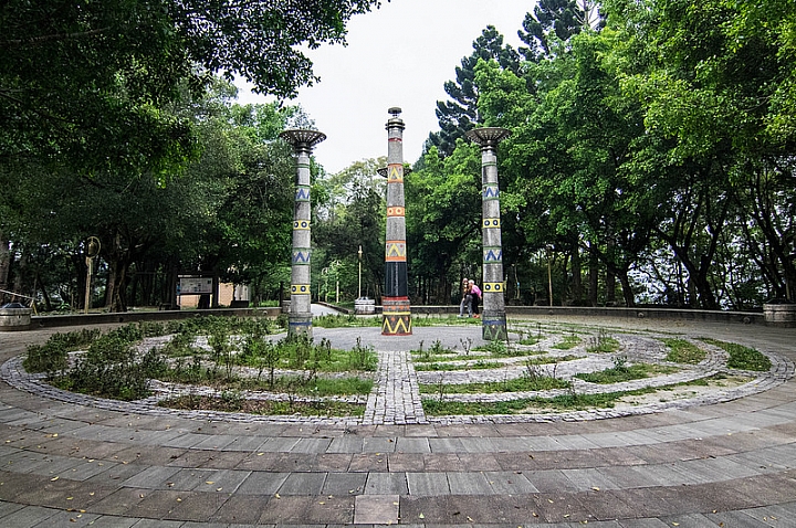 騎機車睡帳篷爬合歡山賞銀河