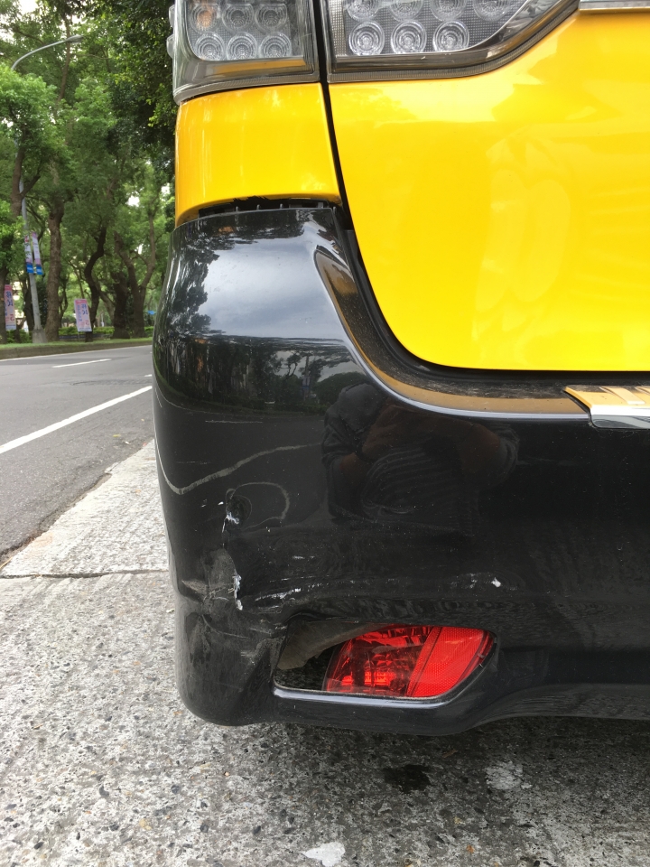 修Toyota Wish後保險桿