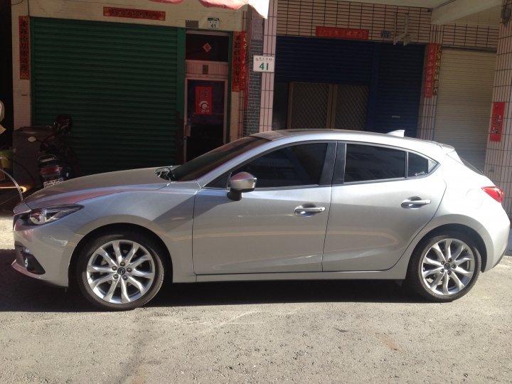 2016 mazda3 5D 光燦銀 簡單分享