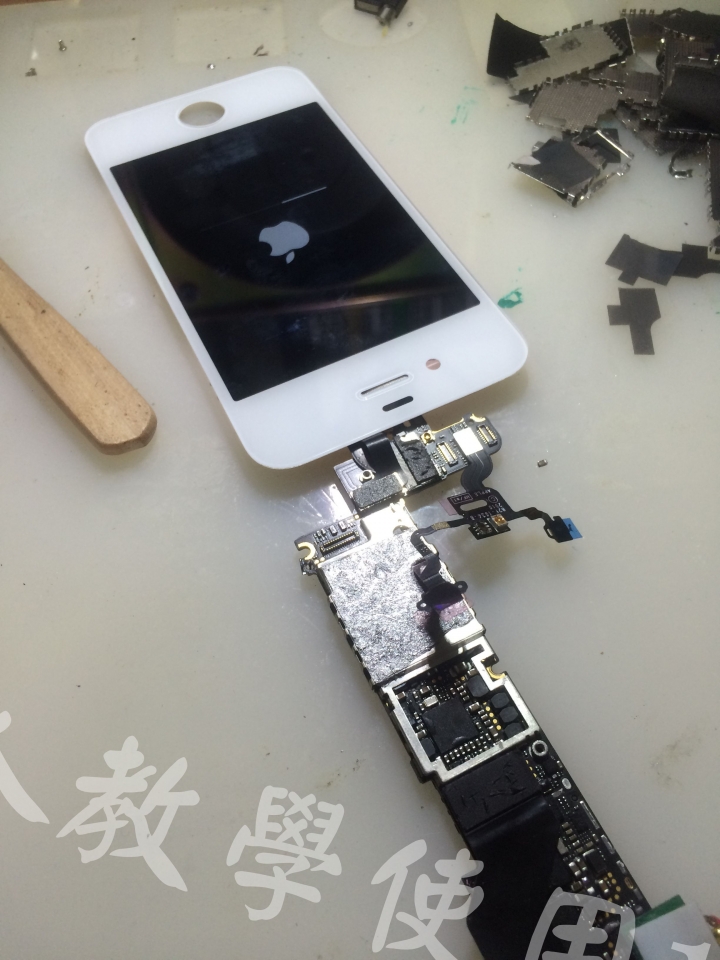 I Phone 4 短路不開機《維修分享》