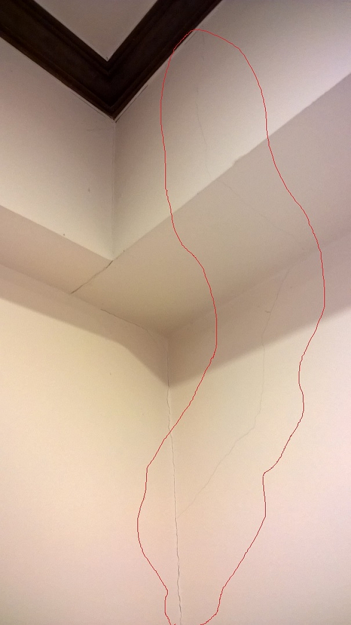 房屋樑上的裂痕