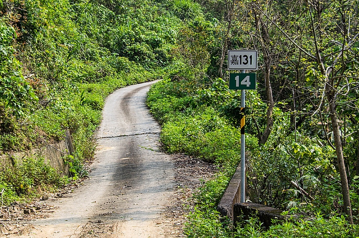 騎機車睡帳篷爬合歡山賞銀河