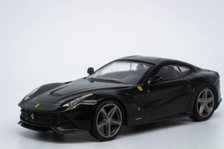 7-11 集點活動的法拉利小車分享 只有兩台 599XX跟 F12
