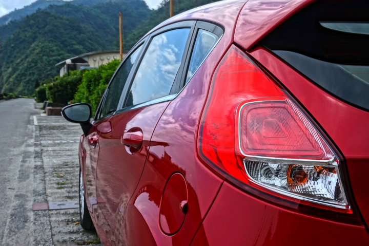 Fiesta 1.0T 火紅特仕版開箱！內含心得分享。（新增油耗加及載物照片）