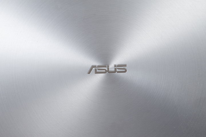 ASUS UX501 要去國外工作用的工具機入手!