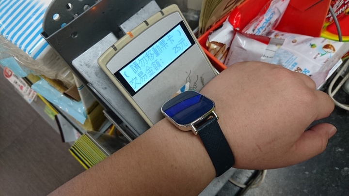 有快充及悠遊卡錶帶的ASUS Zenwatch 2小錶板開箱