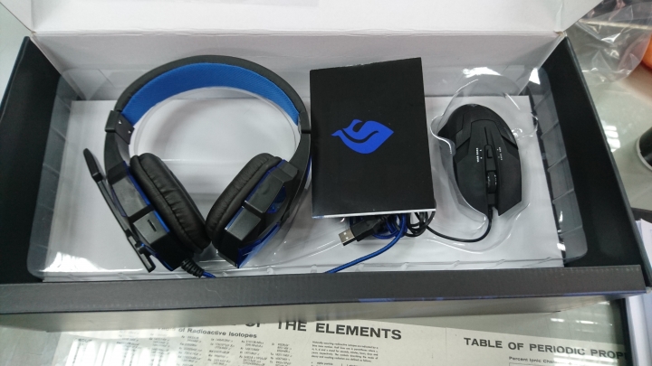 美國聲霸SportsBot鍵盤滑鼠耳機遊戲電競組    簡易開箱