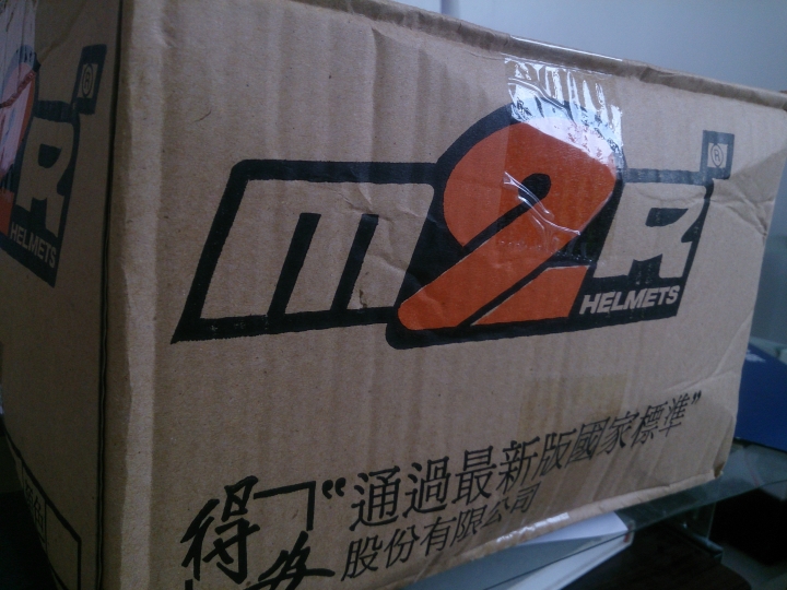 [新色開箱] M2R F-5 素色螢光黃  (附上通風口零件更換照、實戴照)