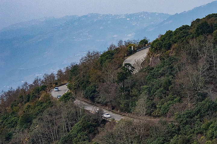 騎機車睡帳篷爬合歡山賞銀河