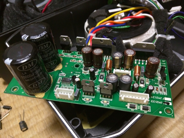 本來只想處理Focal CMS50變黏的靜音跟音量調整鈕 沒想到拆機看到內部後我卻崩潰了