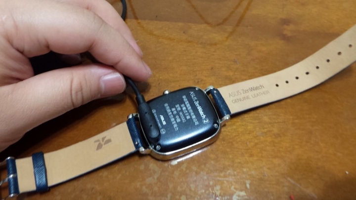 有快充及悠遊卡錶帶的ASUS Zenwatch 2小錶板開箱