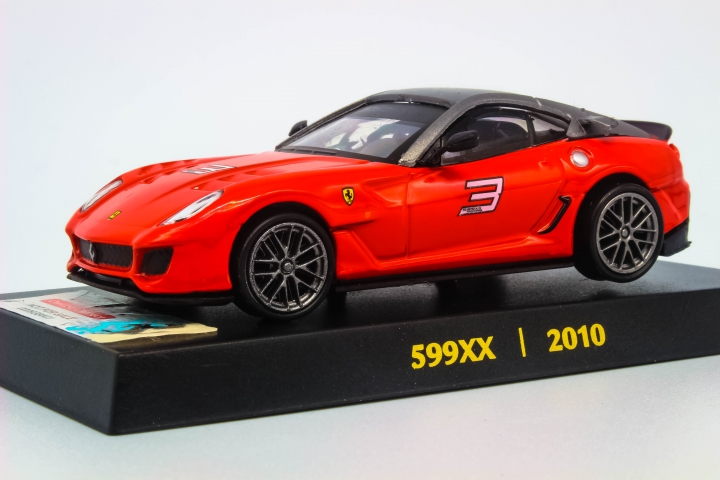 7-11 集點活動的法拉利小車分享 只有兩台 599XX跟 F12