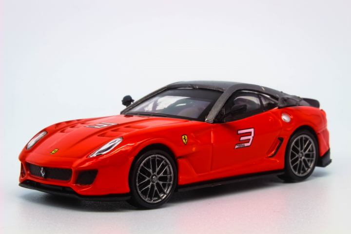 7-11 集點活動的法拉利小車分享 只有兩台 599XX跟 F12