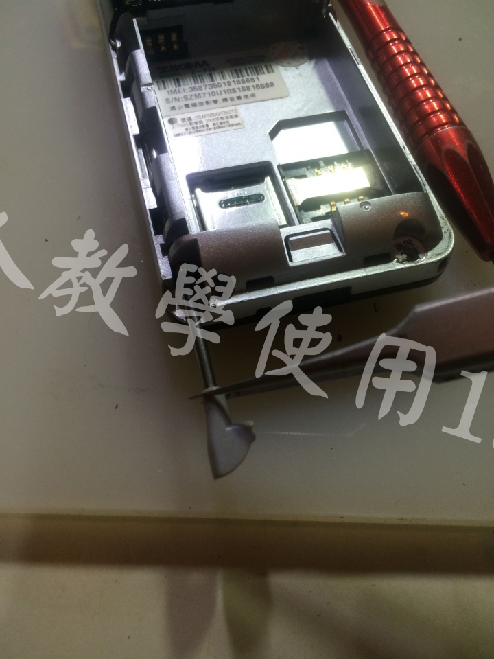 Zikom Z710 有背光無畫面《維修分享》