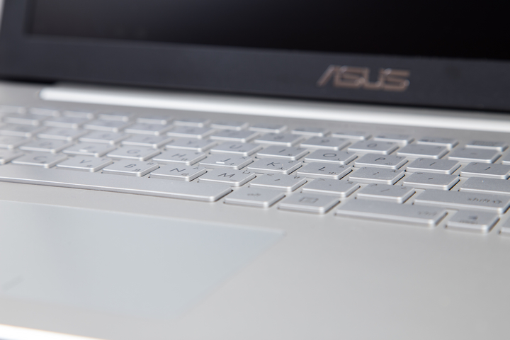 ASUS UX501 要去國外工作用的工具機入手!