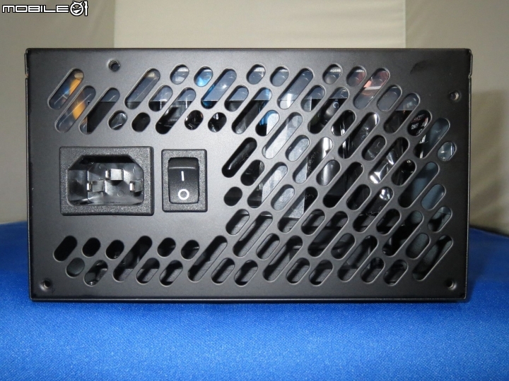 全漢黑爵士Hydro X 550W電源開箱