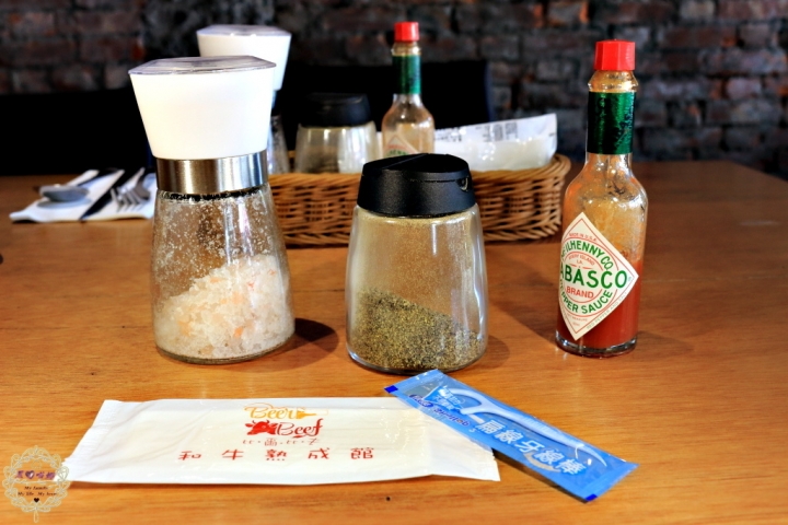 【高雄 苓雅】愛牛客原味炭烤牛排館30盎司濕式熟成牛肩肉牛排，等你來征服！