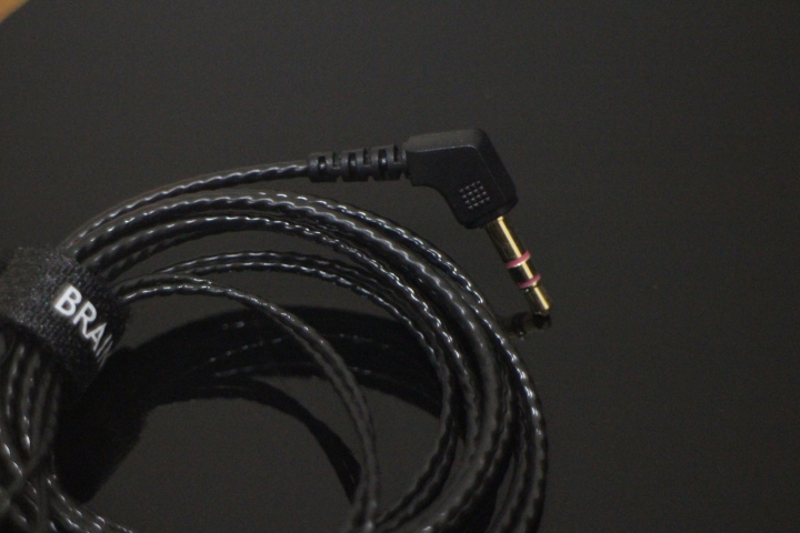 [爆肝開箱]超不負責之Brainwavz M2耳機加Comply耳塞