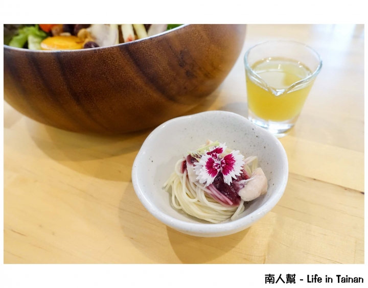 【台南市中西區-美食】木碗沙拉│鐵鍋料理│下午茶 ~ WOOW house我屋