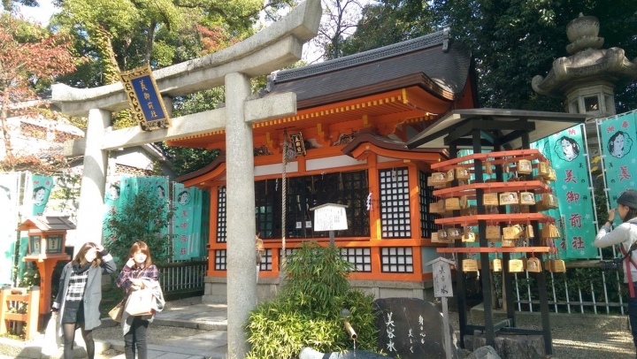 【日本。關西】《京都》一日遊散策路線。二条城、八坂神社、二年坂、清水寺、伏見稻荷神社