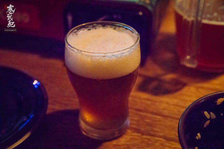 市民大道‧bEEru 啤調客精釀啤酒屋｜自助式「拉霸」啤酒‧創意台菜配必魯氣氛超HIGH！