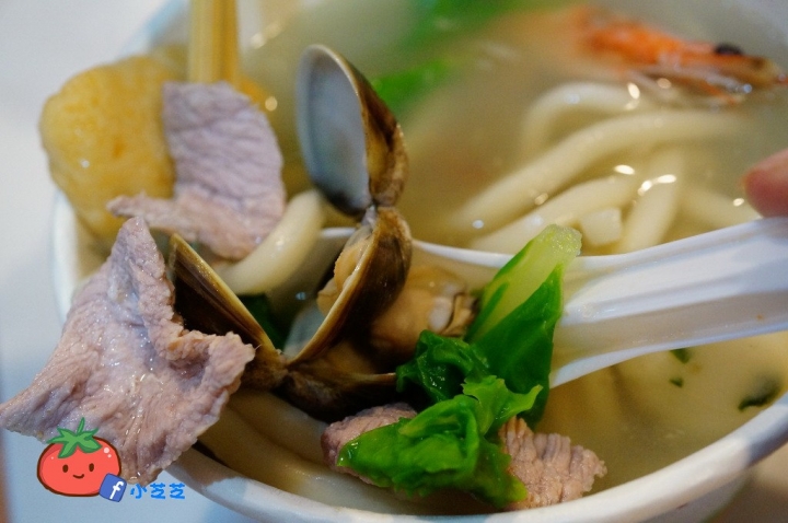 【桃園美食】平價咖哩飯 廣東粥 鍋燒麵 藏在市場的古早味 魔法樂廚 藝文特區巷弄美食 外帶專賣店 無設內座
