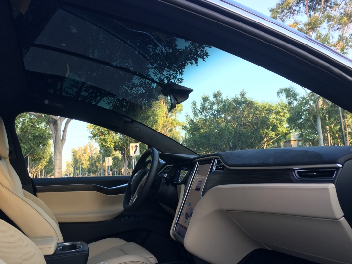 Tesla Model X 首發開箱 - 打敗 LSUV 群雄的未來 SUV
