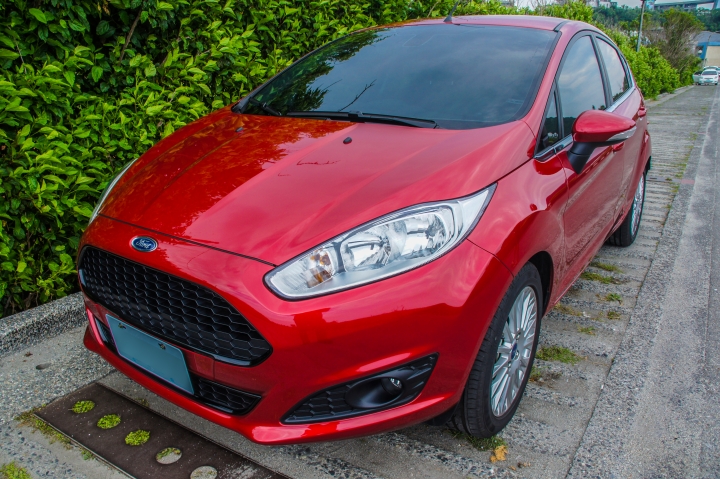 Fiesta 1.0T 火紅特仕版開箱！內含心得分享。（新增油耗加及載物照片）