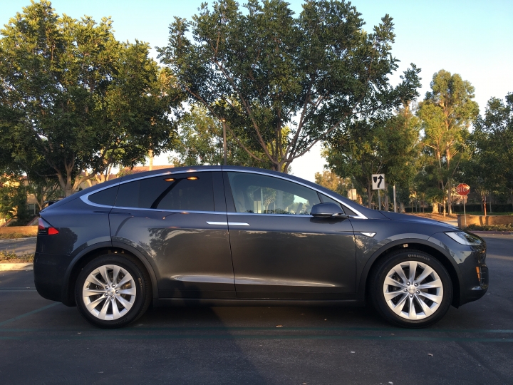 Tesla Model X 首發開箱 - 打敗 LSUV 群雄的未來 SUV
