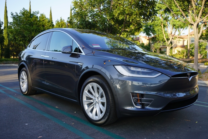 Tesla Model X 首發開箱 - 打敗 LSUV 群雄的未來 SUV