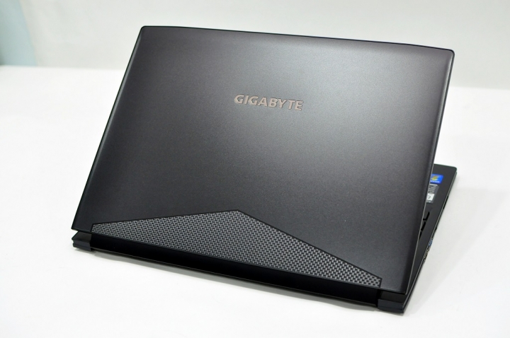 GIGABYTE Aero 14，電競，商務結合於一身的遊戲商務機