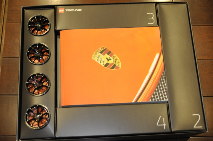 [ LEGO Technic ]  Porsche 911 GT3 RS 開箱