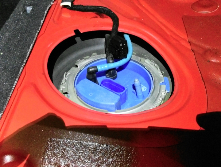 Fuel pump Control module DIY 更換