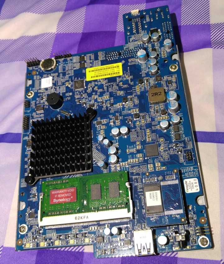 Synology DS916+ 半殘開箱...