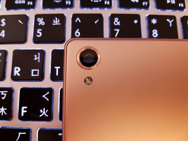 [開箱] Sony Xperia X玫瑰金 中價位旗艦享受