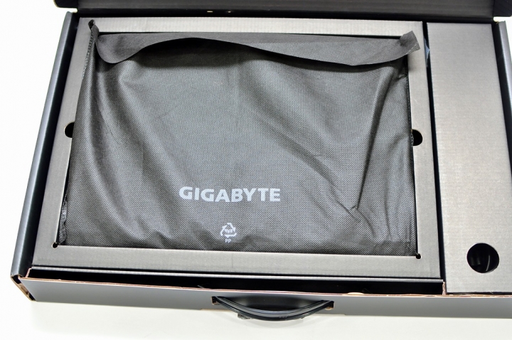GIGABYTE Aero 14，電競，商務結合於一身的遊戲商務機