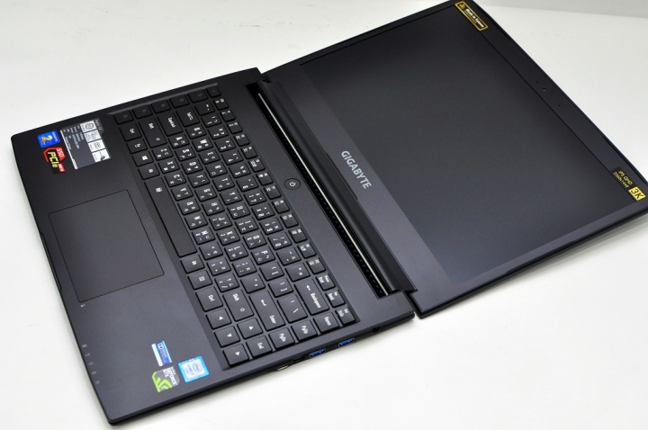 GIGABYTE Aero 14，電競，商務結合於一身的遊戲商務機